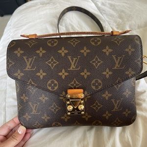 Authentic Louis Vuitton pochette metis